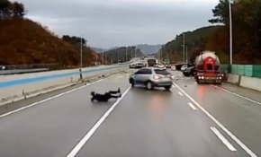 Gizli buzlanma zincirleme kazaya yol açtı, 20 araç birbirine girdi