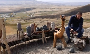 Muşlu çoban doğada heykeller yapıyor