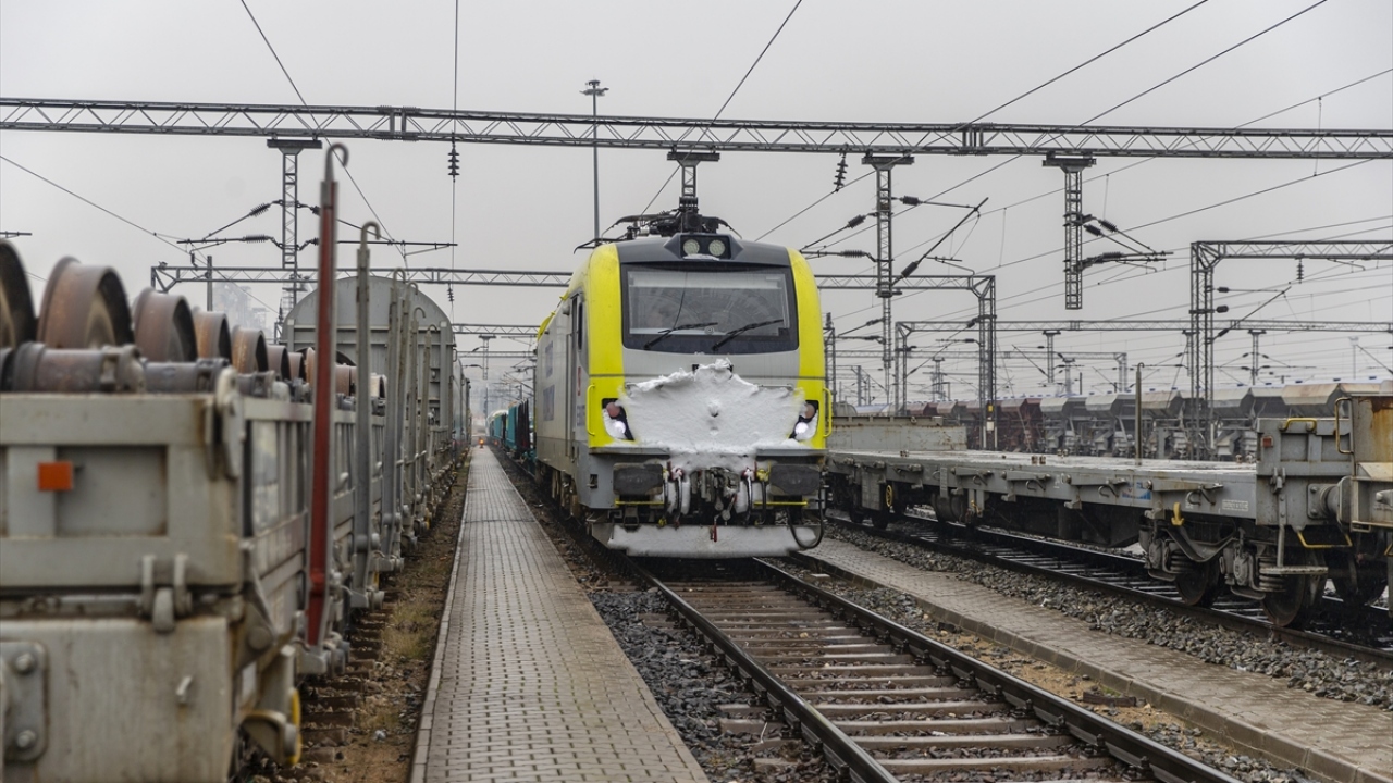 Sevkiyata hazır hale getirilen tren seti, 2 Aralık`ta Kapıkule Sınır Kapısı`ndan Türkiye`ye giriş yaptı.