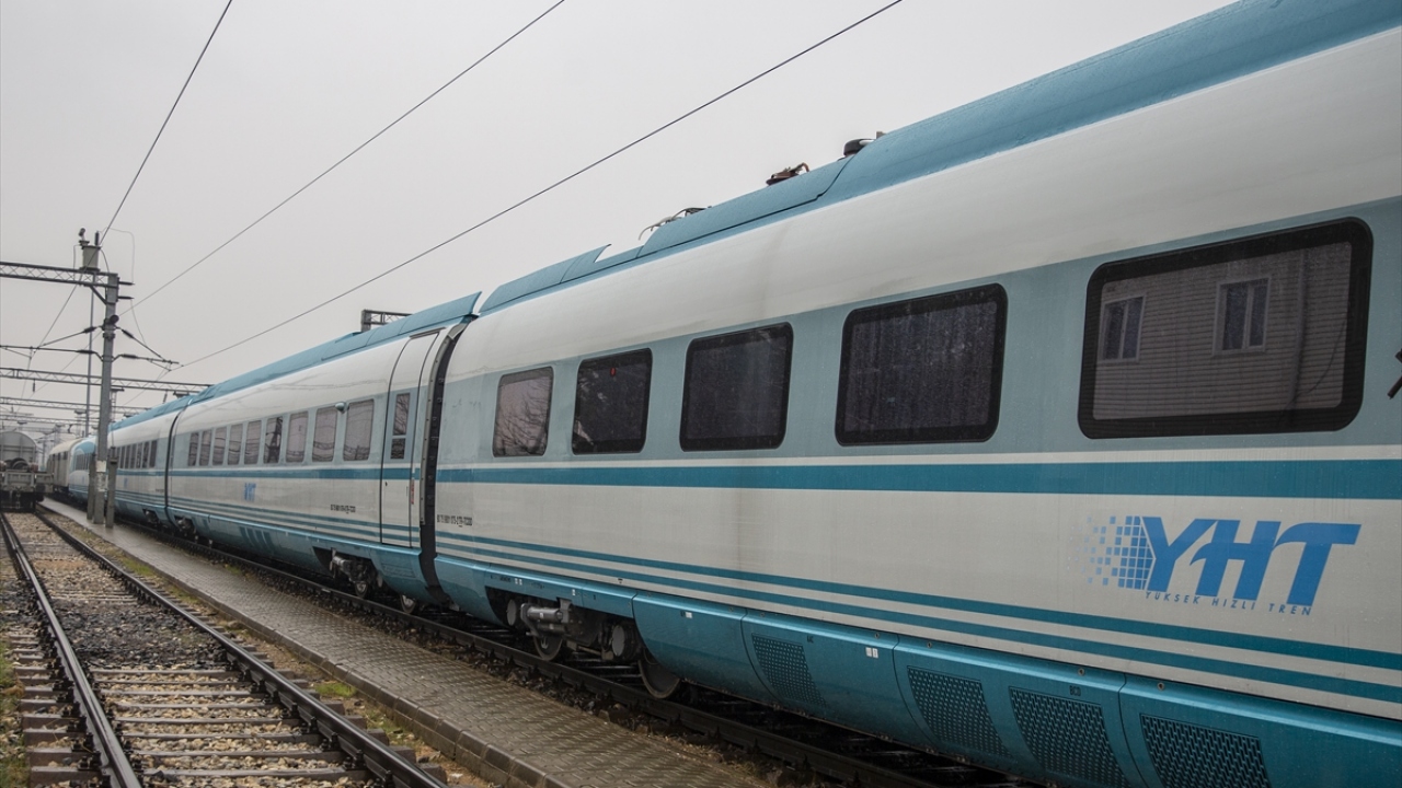 Bu locanın yanı sıra business bölümü, 2 artı 1 oturma düzeninde toplam 45 yolcu kapasitesi barındırıyor.