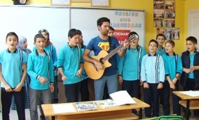 Sakarya'nın eğlenceli İngilizce öğretmeni "Teacherman"