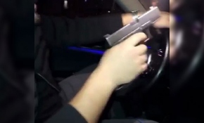 Adliye önünden geçerken havaya ateş eden maganda tutuklandı