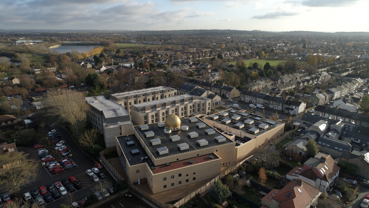 Avrupa`nın ilk çevre dostu camisi olan Cambridge Merkez Camii`nin inşasına giden sürecin temeli 2008`de atıldı. 