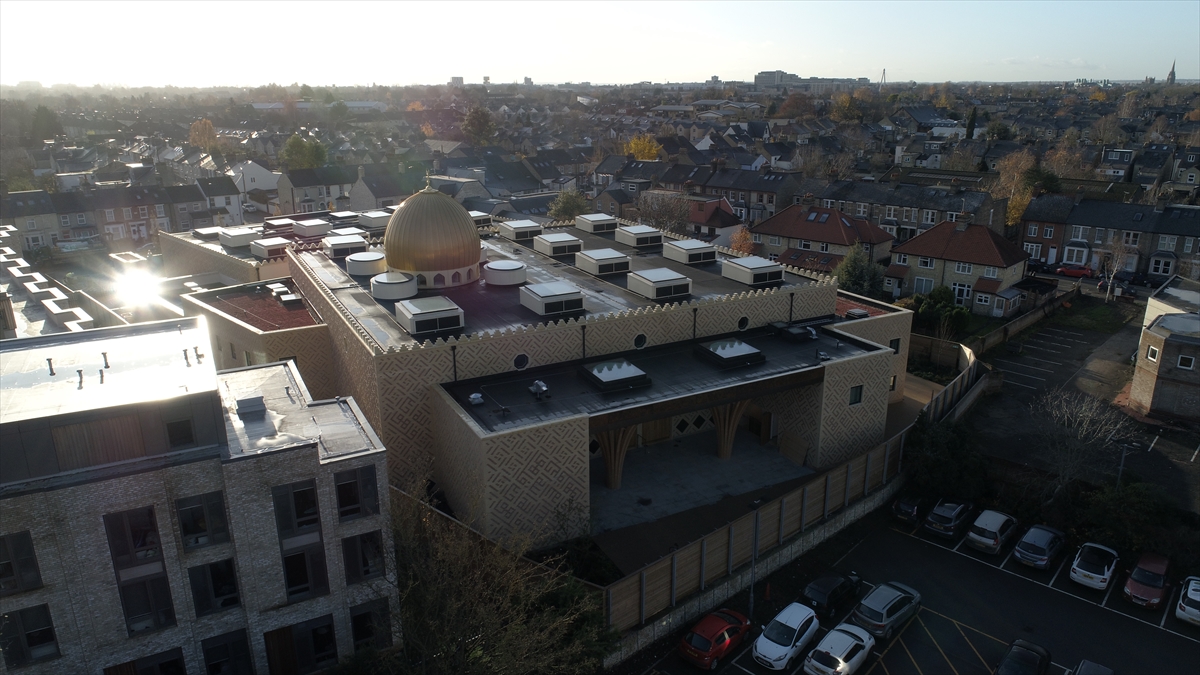 17 yaşında Müslüman olduktan sonra Abdulhakim Murad adını alan Winter, dünyaca ünlü sanatçı Yusuf İslam`la bu projeyi Başbakanlık yaptığı dönemde Cumhurbaşkanı Erdoğan`a ileterek destek istedi. 