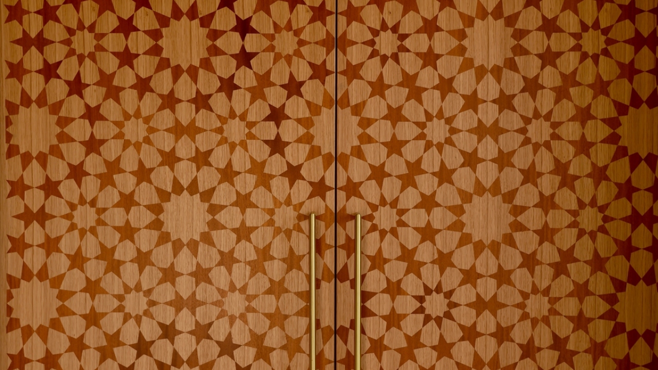 Tos, caminin elektriğinin, kış aylarında yaklaşık yüzde 30`unun yaz aylarında ise yüzde 40`ının çatıya yerleştirilen güneş enerjisi panelleri sayesinde üretildiğini kaydetti. 