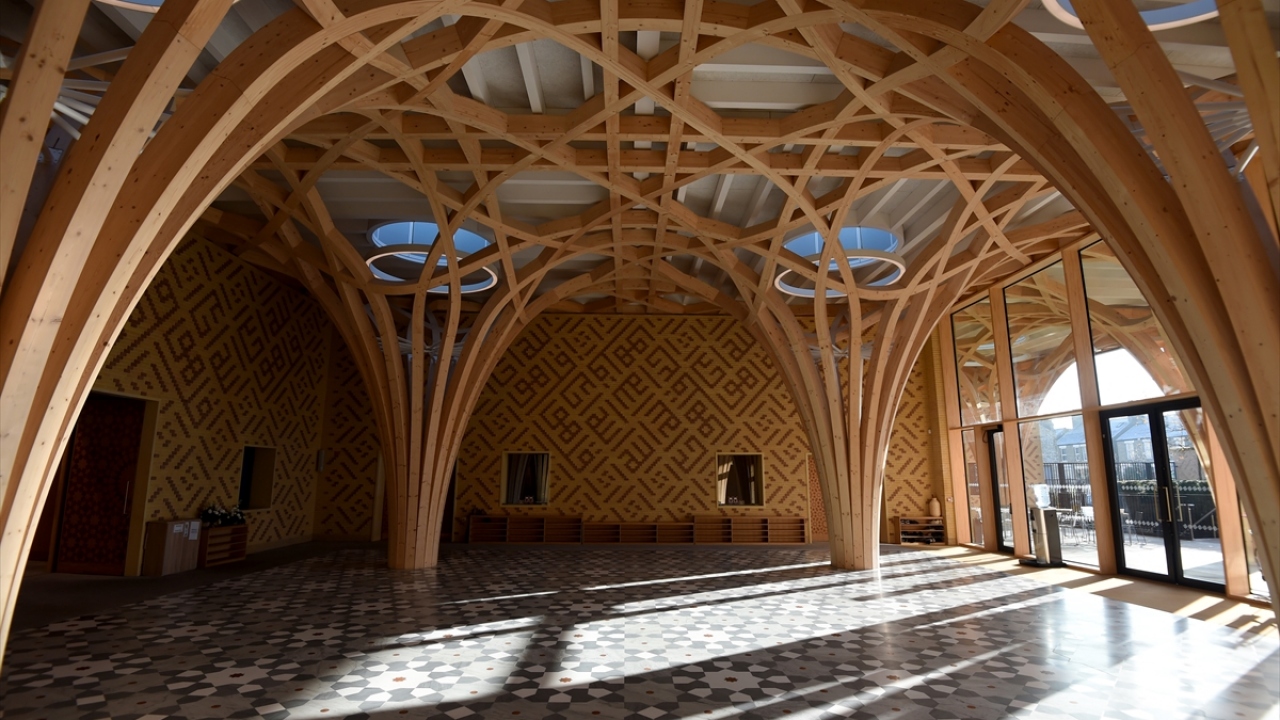 "Bekleme listesinde camiyi görmek isteyen 2 bin kişi var"