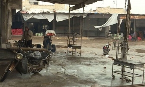 İdlib'de esnaf pazar yerini eski haline getirmeye çalışıyor