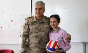 İl jandarma komutanı öğrencinin mektubuna duyarsız kalmadı