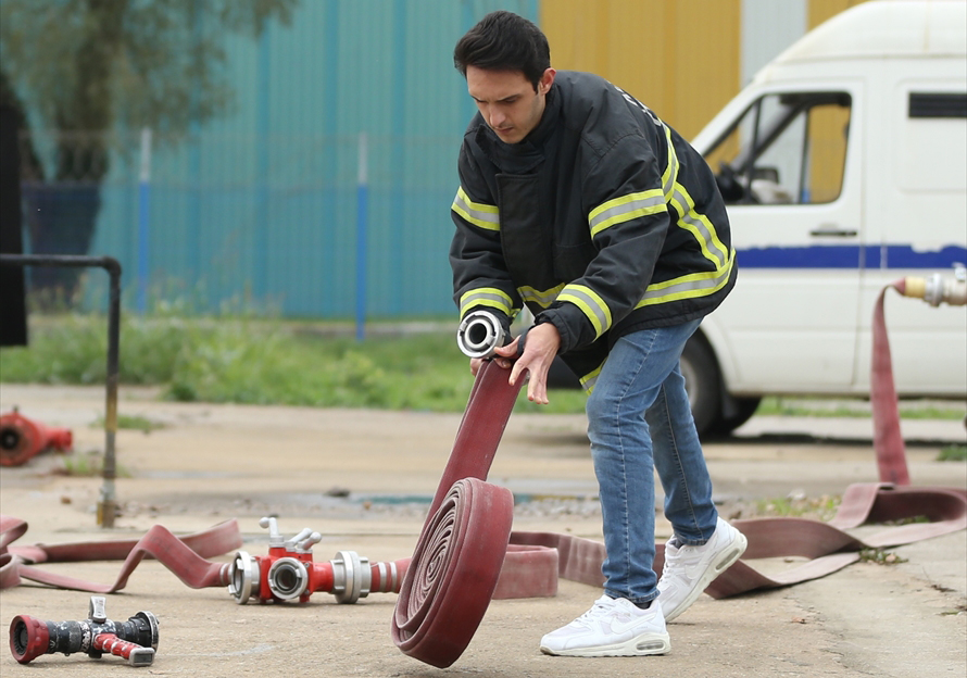 Öğrenciler, derslerden arta kalan zamanlarında yangın, sel ya da trafik kazalarında itfaiye ekipleriyle vatandaşların yardımına koşuyor. 