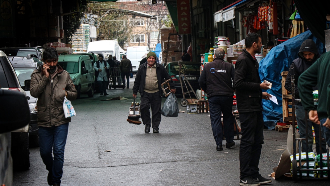 "Ömrümüz burada geçti. Ne bahar, ne yazlar, ne soğuk kışlar gördük" diyen Kavasoğlu`nun, 2 çocuğundan 5 torunu var. 