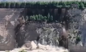 Dev toprak kütlesi nehre böyle kaydı