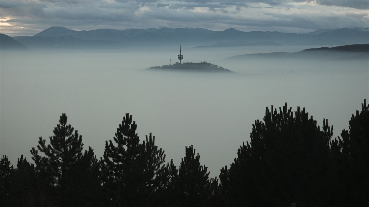 Bu nedenle, vatandaşlara motorlu araçların olabildiğince az kullanılması ve düşük kalorili yakacakların azaltılması uyarısında bulunuldu.