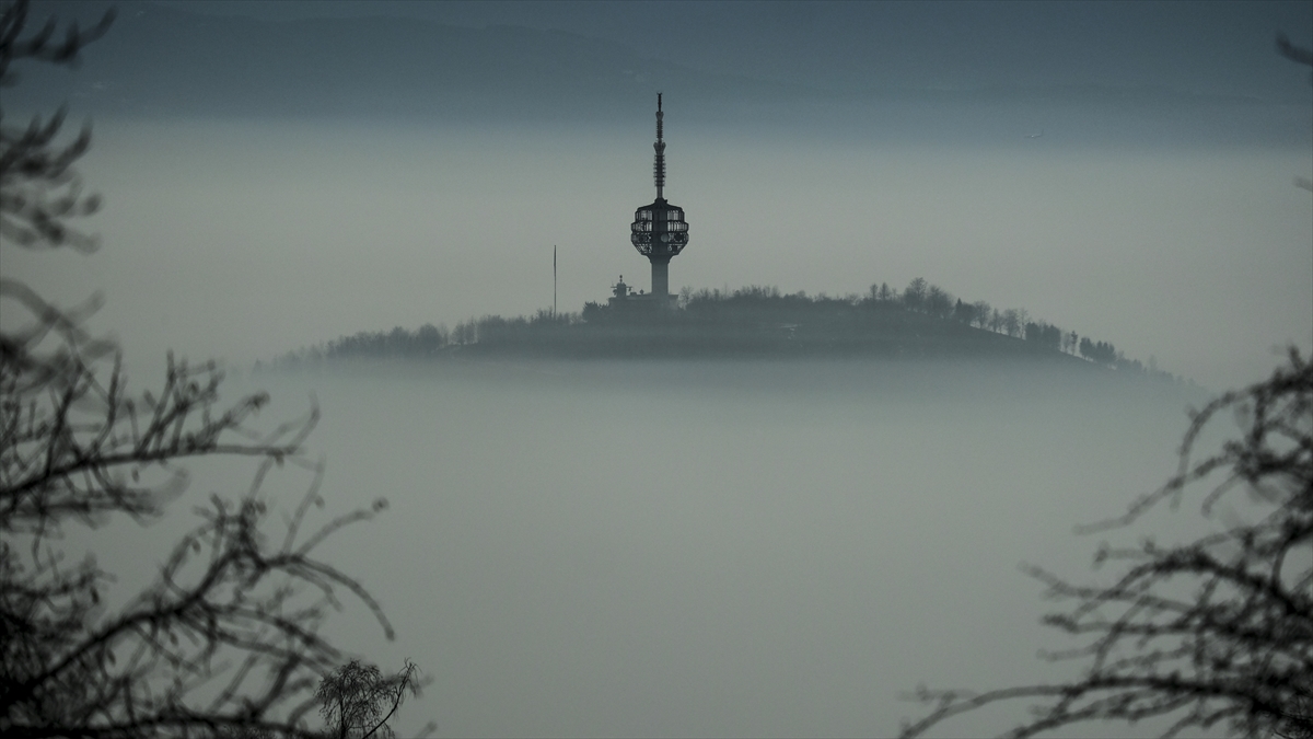 Yoğun hava kirliliği, sabah ve gece saatlerinde görüş mesafesinin düşmesine neden oldu.
