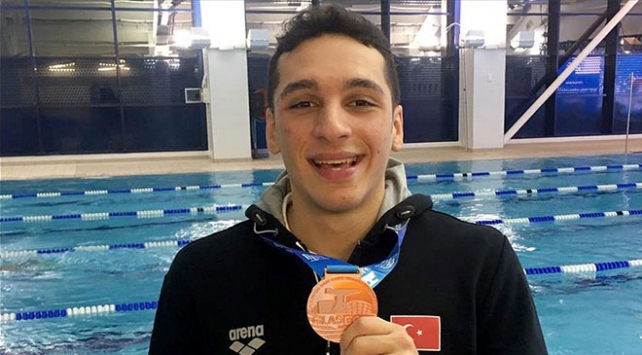 Milli yüzücü Ümitcan Güreş'ten bronz madalya