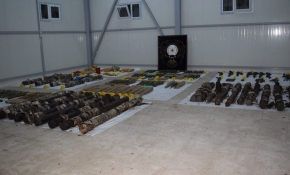 Diyarbakır'da terör örgütünün cephaneliği ele geçirildi: 20 gözaltı