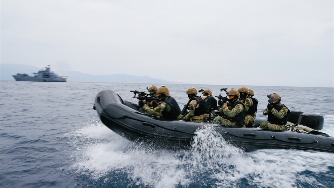 Bot üzerinde operasyonel faaliyet icra edebilen timler, keskin nişancılıkta da gıptayla bakılan askerler arasında yer alıyor.