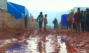 Rejim saldırılarından kaçtılar, çadırlarda yaşam mücadelesi veriyorlar