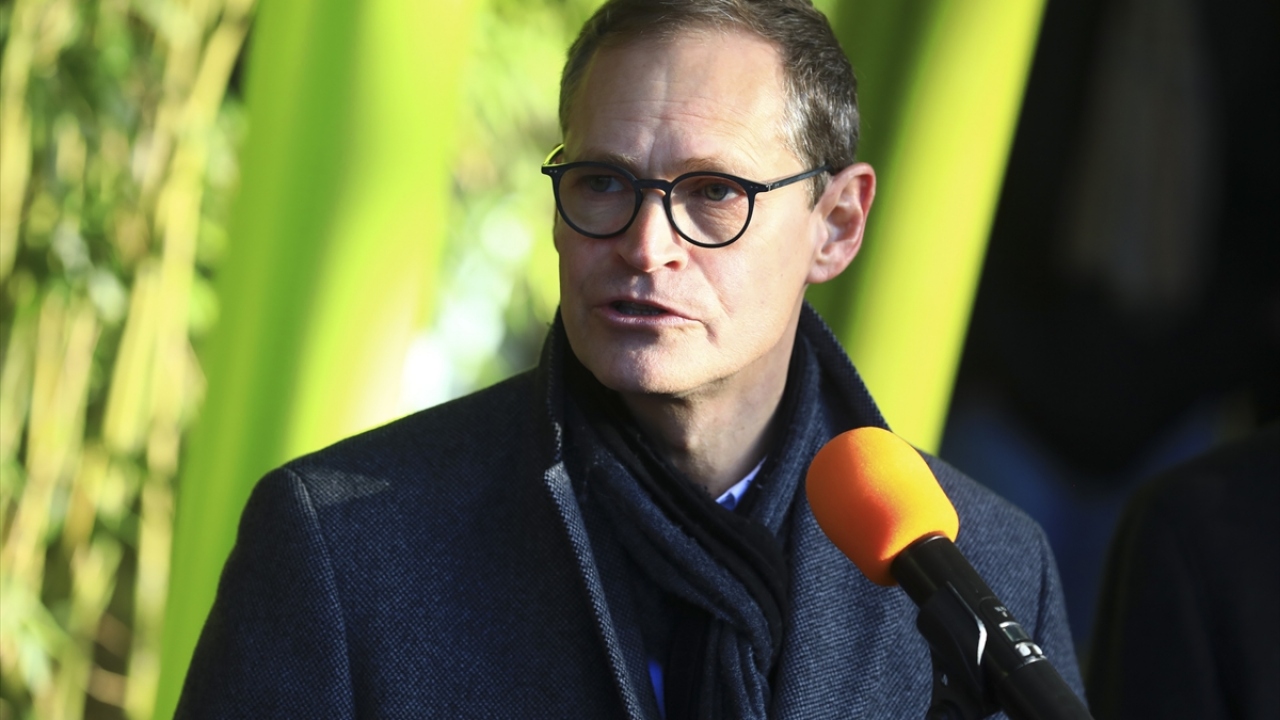 Pandalara isim verilmesi vesilesiyle bugün düzenlenen törene Berlin Eyaleti Başbakanı Michael Müller (fotoğrafta) ve Çin’in Berlin Büyükelçisi Wu Ken ile davetliler katıldı.