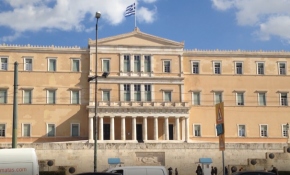 Yunan meclisindeki görüşmelerde İslam'a hakaret