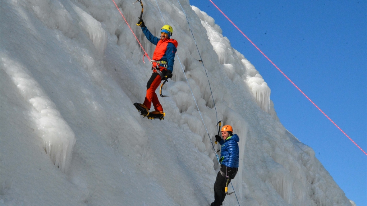 Buz parkı, yıl boyunca Palandöken`e gelen turistlere kayak yapma keyfinin yanında buz tırmanışı imkanı da sağlayacak.