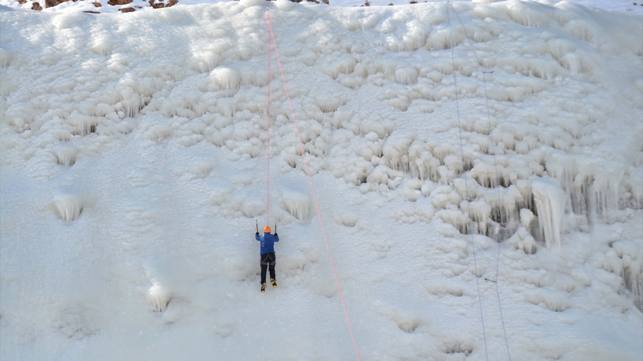 Alpin Doğa Sporları Kulübü Başkanı Tekin, yaptığı açıklamada, buz parkının aralık ayının ilk haftasından itibaren tırmanışa hazır olduğunu ve parkurun uzun tırmanış sezonu sunduğunu söyledi.