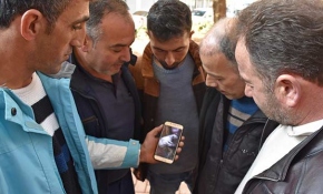 Manisa'da çuvallara konmuş ayakları bağlı köpekleri avcılar kurtardı