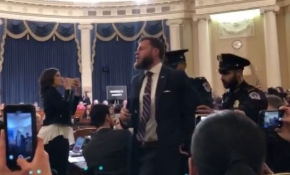 Trump taraftarının protestosu TRT Haber kamerasına yansıdı