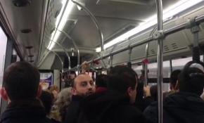 Yolcularla tartışan şoför otobüsü dakikalarca bekletti