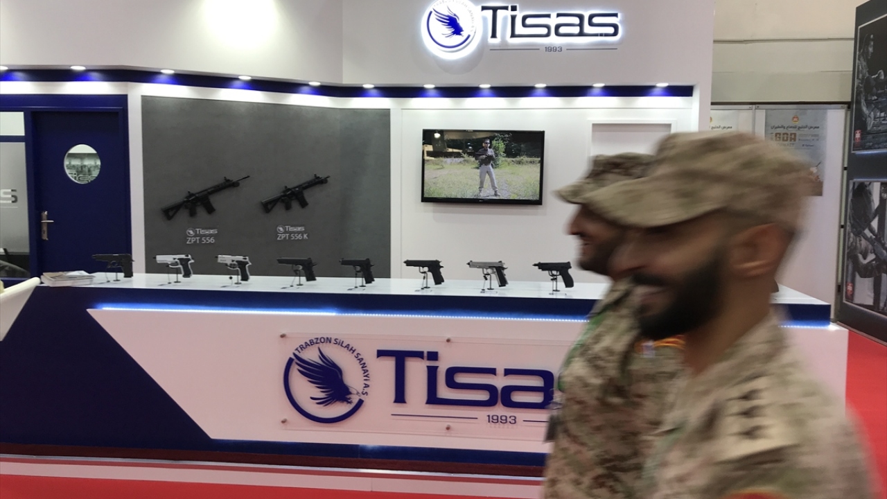 Türk savunma sanayisinin silah üreticilerinden Trabzon Silah Sanayi AŞ (TİSAŞ) standı, fuardaki yerini aldı.