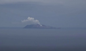 Whakaari Yanardağı hala aktif