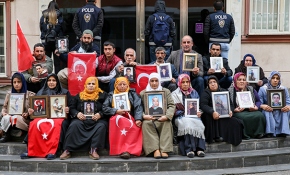 Evladı dağa kaçırılan anneler 100 gündür evlat nöbetinde