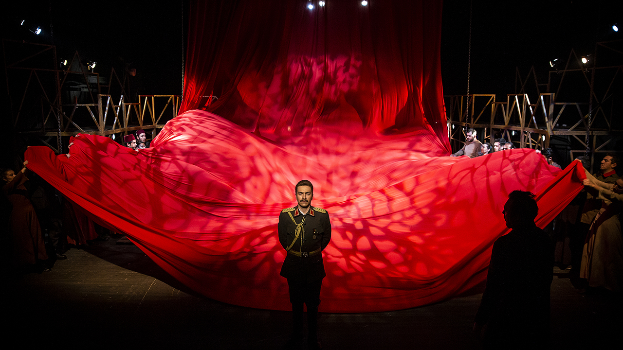 DT`nin yerli yazarları desteklemek amacıyla bu yıl 6`ncı kez düzenlenlediği, yurt genelindeki DT sahnelerinde sergilenen yerli oyunları Ankara`da seyircilerle bir araya getirdiği, "Yerli Yazarlar Haftası" devam ediyor. 