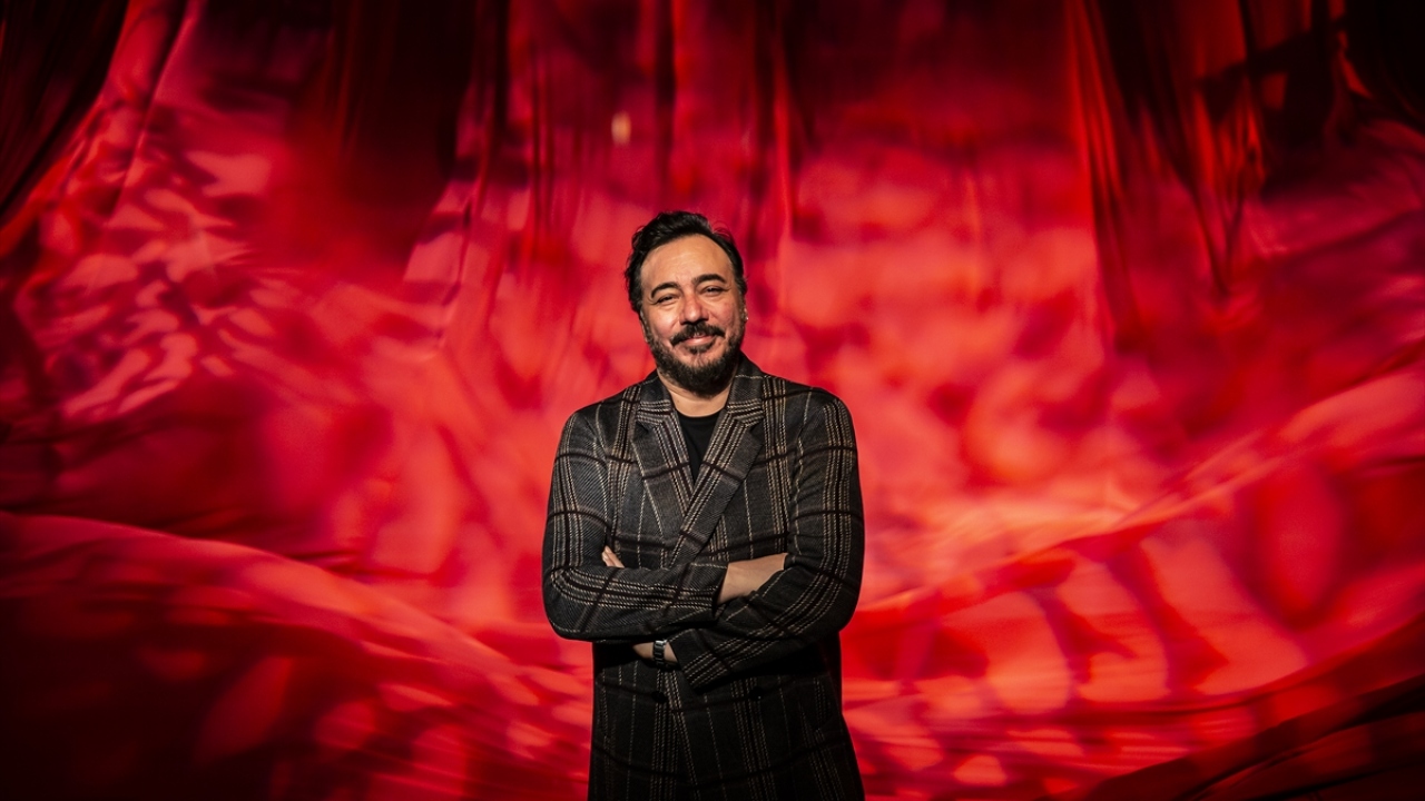 Oyunun yönetmeni ve yazarı Volkan Ateş Gündüz, yaptığı açıklamada, Milli Mücadele`nin 100`üncü yılı dolayısıyla Samsun`dan başlayan ve Sivas`a kadar uzanan kongreler dönemini anlatan bir oyun sahneye koyduklarını söyledi. 