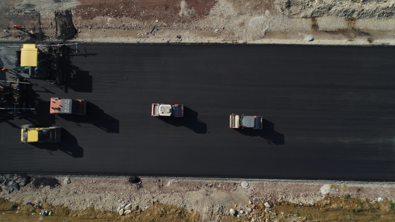 Ayrıca, projenin inşaat dönemi boyunca, istihdama ve inşaat sektörünün yan dallarına da önemli ekonomik katkılar verilecek.