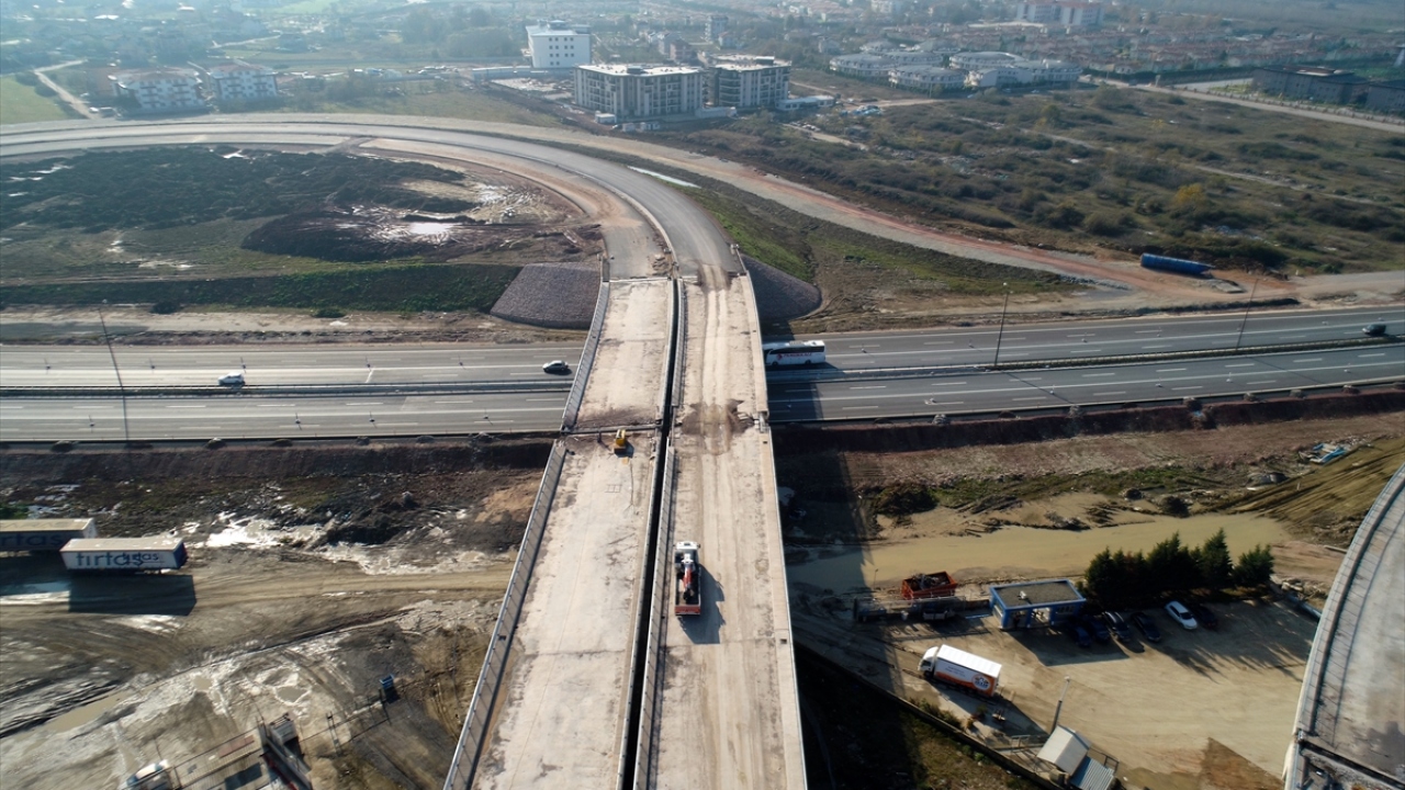 Otoyol güzergahında bulunan yerlerde hava kalitesi, gürültü ölçümleri, su ve toprak kalitesi ölçümleriyle fiziksel çevre çalışmaları yapılıyor. 