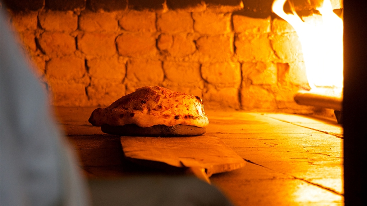Kubbeli kebabın Tokat ile anılmasını istediklerini vurgulayan Gür, bu lezzeti tatmak için tüm yemekseverleri Tokat`a beklediklerini dile getirdi.