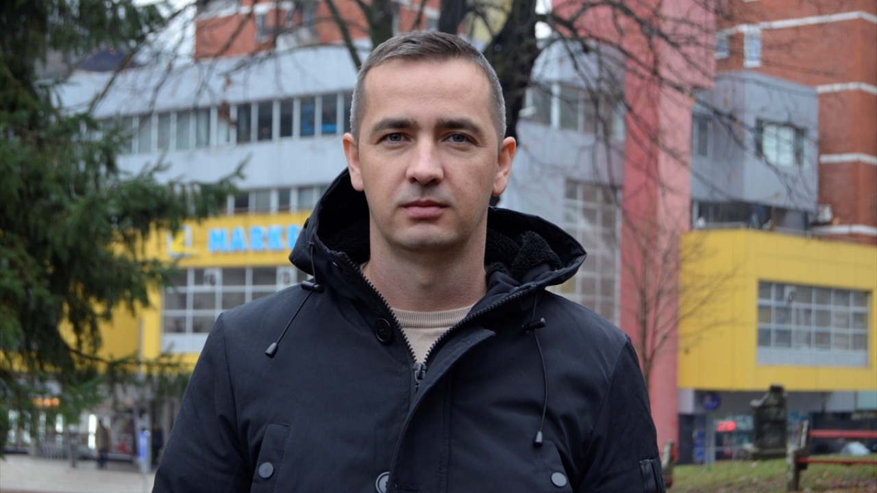 Mirnes Zahirovic de "Bu ödülün verilmesi, demokratik Batı`nın ve İsveç Kraliyet Akademisinin ikiyüzlülüğünün kanıtı." ifadelerini kullandı.