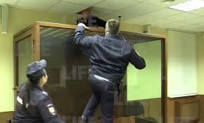 Rusya'da mahkeme salonundan kaçma girişimi kamerada