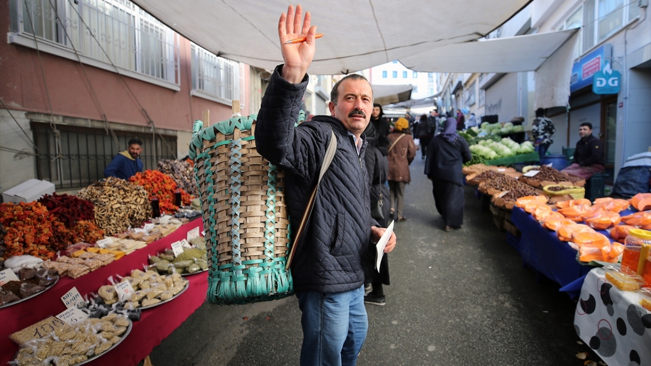 1993`te tartıştığı zabıta ekiplerince el arabasının lastiğini patlatmasına öfkelenen Bardakçı, ailesiyle Kocaeli Gebze`ye taşındı.
