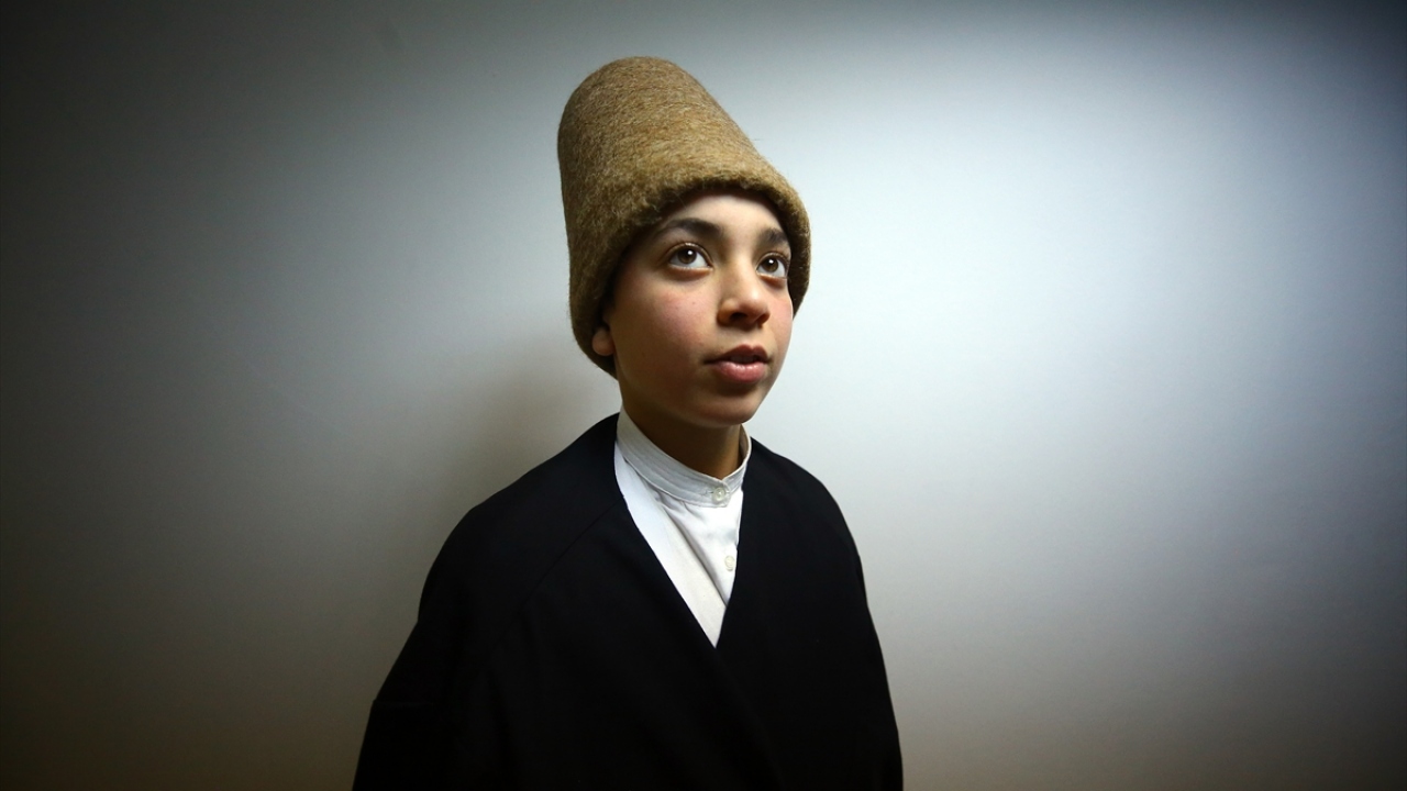 Mevlana`nın vefatının üzerinden yüzyıllar geçse de adıyla özdeşleyen sema törenleri, dünyanın birçok ülkesinden insanları buluşturmaya devam ediyor.