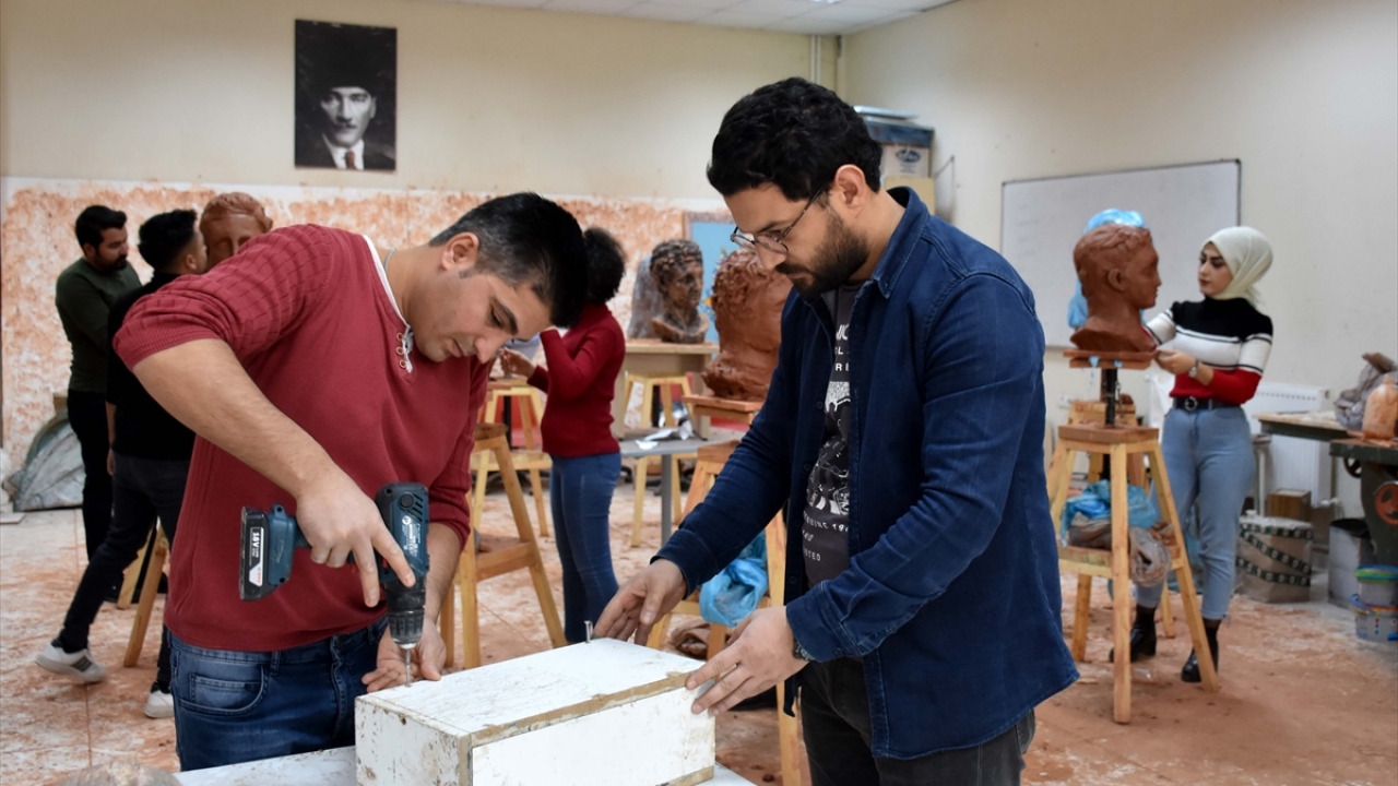 "Günde 10 heykel yapıyoruz"