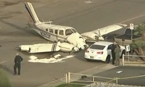 ABD'de iki motorlu uçak caddeye zorunlu iniş yaptı