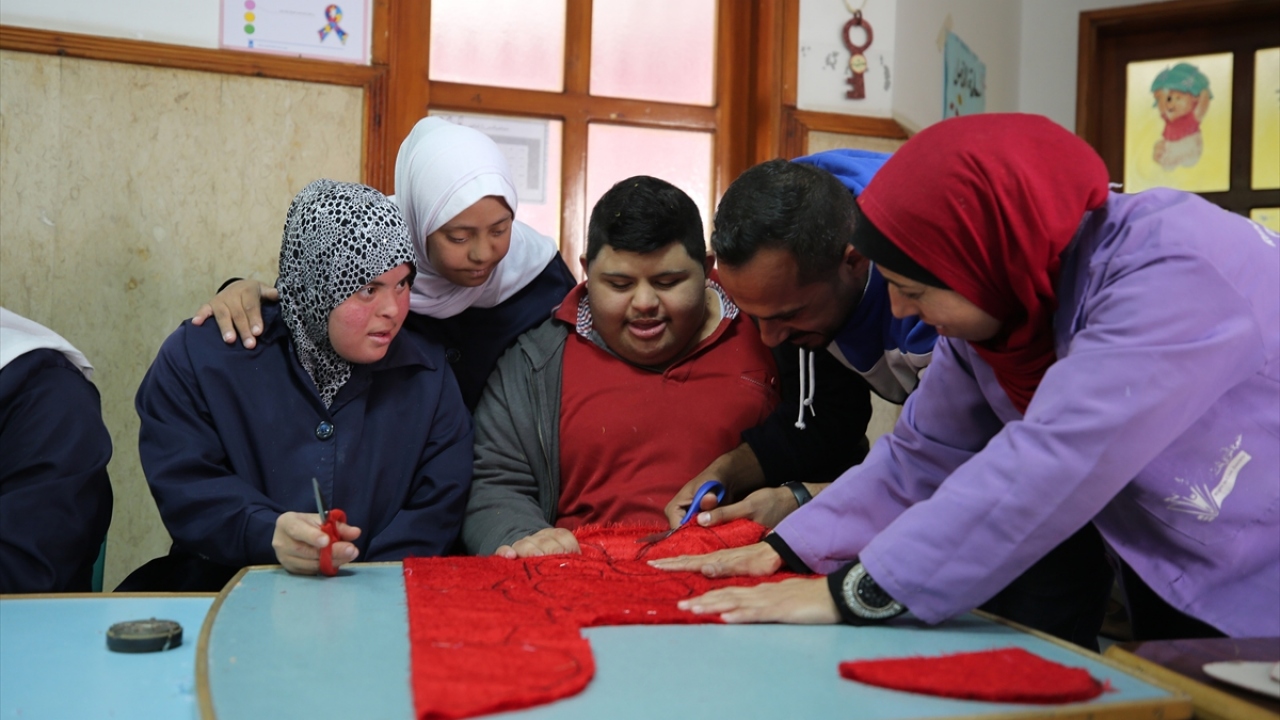 Bu projenin down sendromlulara psikolojik destek sağladığını belirten Uruki, kursa katılanların, kendilerine verilen görevi tamamladıklarında büyük sevinç duyduğunu dile getirdi.