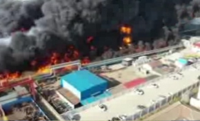 Çin'de fabrikada çıkan yangın böyle görüntülendi