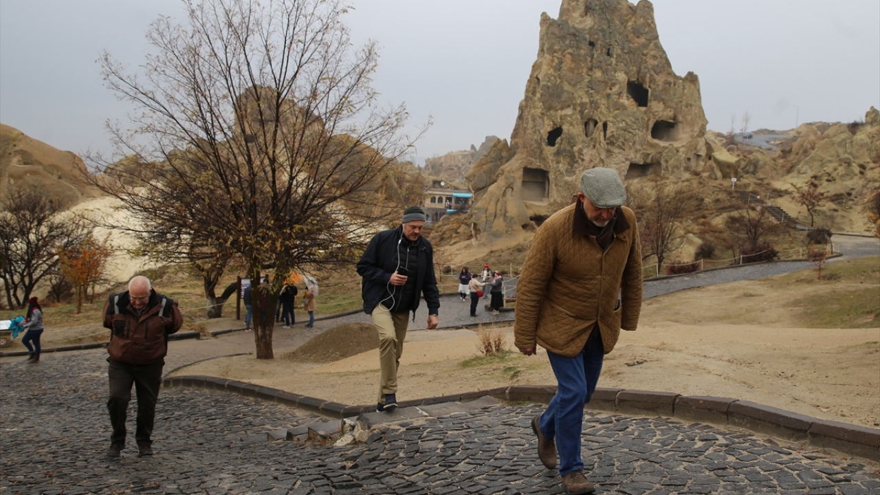 Kapadokya, doğal, tarihi ve kültürel zenginlikleri ile dünyanın dört bir tarafından turist çekmeye devam ediyor.