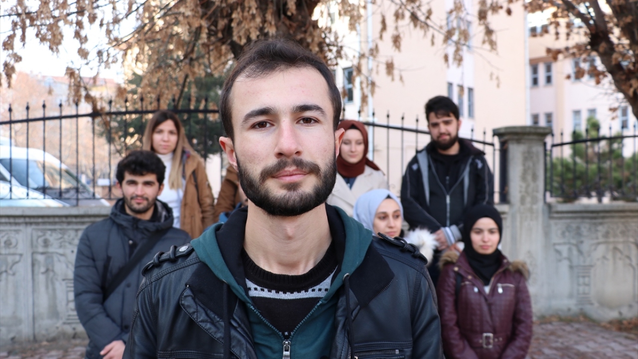 Öğrencilerden Onur Maden, yaptığı açıklamada, projeyi Topluma Hizmet dersi kapsamında hayata geçirdiklerini anlattı.