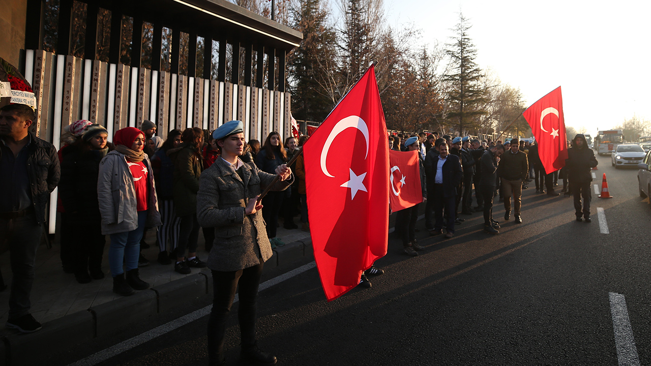 Kayseri`de, 17 Aralık 2016`da, çarşı iznine çıkan askerleri taşıyan halk otobüsüne yönelik patlayıcı yüklü araçla düzenlenen terör saldırısında şehit olan 15 asker anıldı.