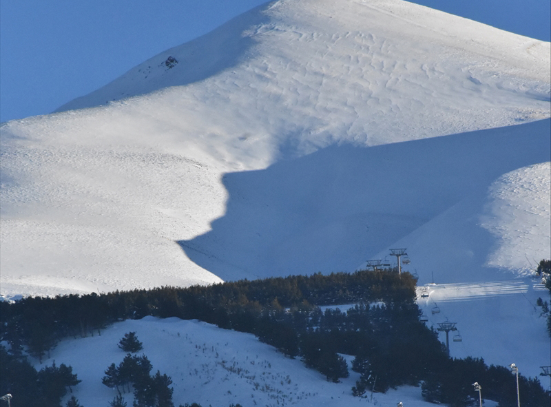 Palandöken Kayak Merkezi`ne çıkarken silüeti fark eden Muhammet Özgür, yaptığı açıklamada, silüeti görünce şaşkınlığını gizleyemediğini söyledi.