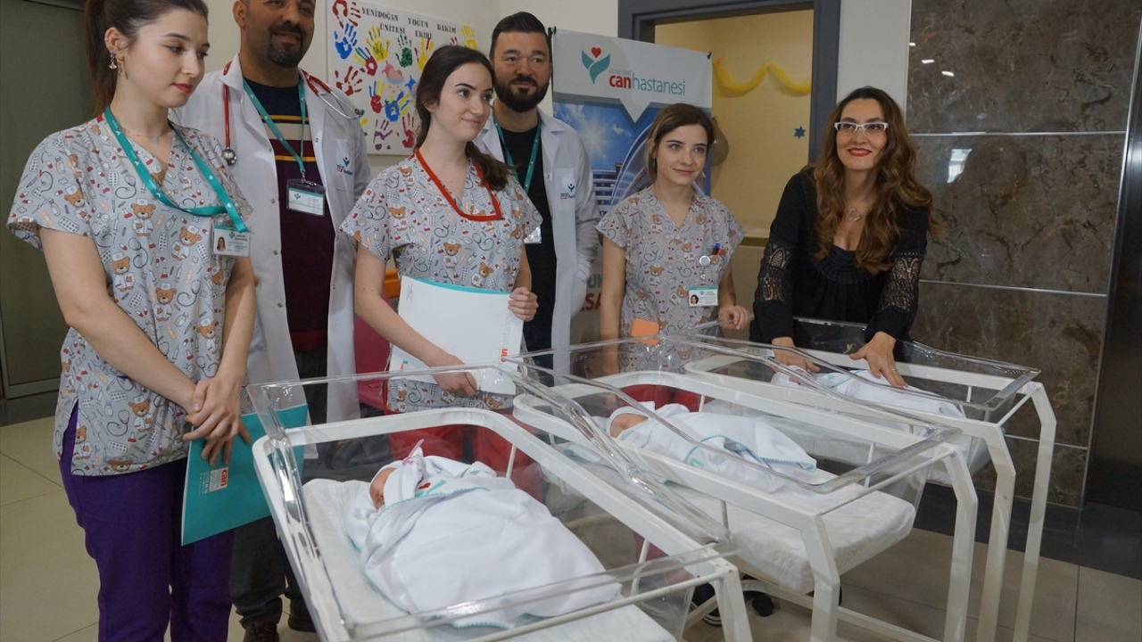 İzmirli doktor 14. tüp bebek denemesinden olan üçüzlerini