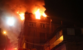 Beyoğlu'nda alevler mahalleliyi sokağa döktü